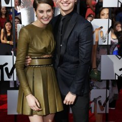 444228-actress-shailene-woodley-and-actor-ansel-elgort-arrive-at-the-2014-mtv-afdcf053db1a53cdb6c1b8e26e2bae77.JPG