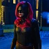 Batwoman po boku Flashe a Arrowa