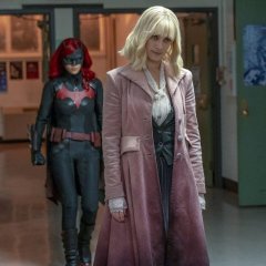 batwoman-episode-110-how-queer-everything-is-today-promotional-photo-08-FULL-3e36bc2bff3f74622109b760488adb9d.jpg