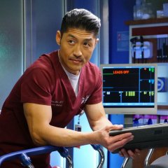 chicago-med-episode-518-in-the-name-of-love-promotional-photo-05-d8df664aad91e2f95d0c13d8d4837214.jpg