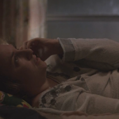 hannah-horvath-bed-portable-girls-hbo-86b27a0d23cebd00661173053cdf124c.png