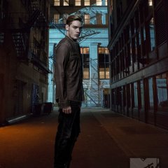 shadowhunters-season-2-is-darker-than-ever-in-these-all-new-photos2-12372e67320f36d814e7a9f79d332f77.jpg
