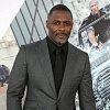 Idris Elba se představí v dalším netflixovském westernu