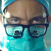 Z Joshuy Jacksona se stává smrtící chirurg v upoutávce na seriál Dr. Death