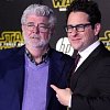 George Lucas se prý chce vrátit ke kormidlu a mít nad Star Wars opět kontrolu