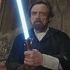 Rian Johnson vysvětluje, proč dal Lukeovi modrý světelný meč