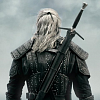 Ve druhé řadě se objevily meče z her, seriálový Geralt je však ani jednou nepoužil