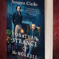 Kniha Jonathan Strange a pan Norrell vyjde i se seriálovým přebalem