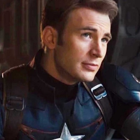 Chris Evans se údajně má vrátit jako Captain America v jednom z dalších projektů