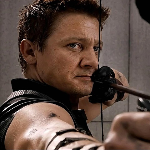 Jeremy Renner si měl jako Hawkeye zastřílet ve vlastním filmu, studio mu to přislíbilo již v minulosti