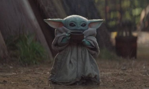 O tom, kdo je vlastně Baby Yoda, se nakonec něco dozvíme na konci sezóny |  The Mandalorian | Edna.cz