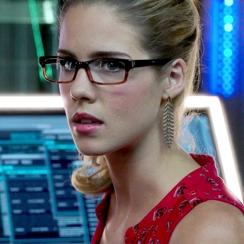 Emily Bett Rickards by ráda zavítala do seriálu Supergirl